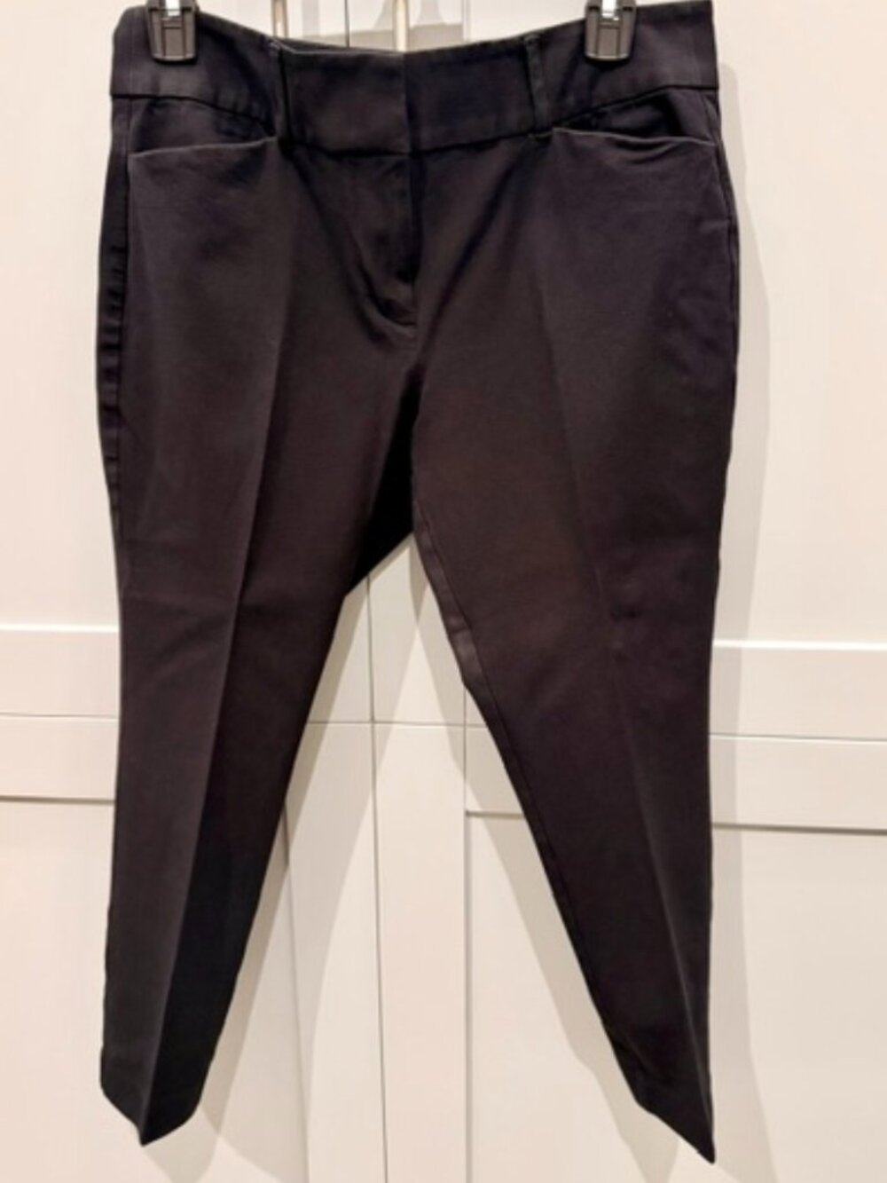 LOFT Outlet tailored ankle or crop pants in a classic black